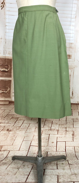 Wonderful Original Late 1940s / Early 1950s Vintage Spring Green Belt Back Suit