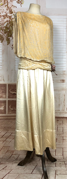 Exceptional Original 1920s Vintage Cream Silk Charmeuse Flapper Dress With Devoré Velvet Bodice