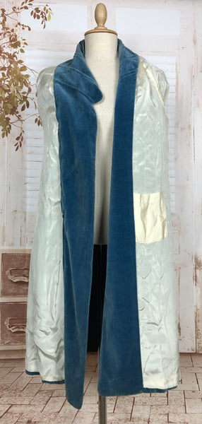 Incredible Original 1920s Antique Teal Velvet Flapper Coat With Amazing Collar