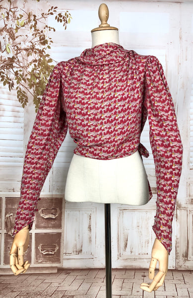 Incredible Late 1930s / Early 1940s Volup Vintage Red Crepe Horse And Carriage Novelty Print Blouse