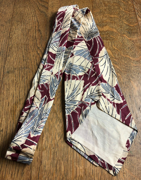 Beautiful Original Late 1930s / Early 1940s Burgundy Steel Blue And Cream Leaf Motif Silk Swing Tie
