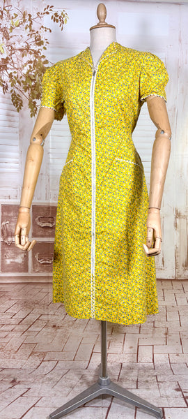 1940s Yellow Floral Zip Front Day Dress with Ric Rac Trim - Deadstock