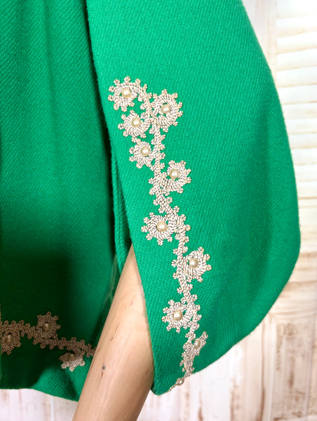 Exquisite Volup Kelly Green 1940s Swing Coat With Statement Sleeves By Best & Co