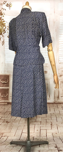 Original Early Late 1940s / Early 1940s Volup Vintage Blue And White Abstract Print Skirt Suit