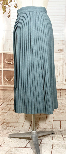 Late 1940s Teal Flecked Wool Skirt Suit with Knife Pleats – Betty Rose