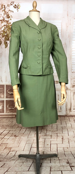 Wonderful Original Late 1940s / Early 1950s Vintage Spring Green Belt Back Suit