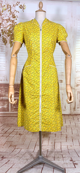 1940s Yellow Floral Zip Front Day Dress with Ric Rac Trim - Deadstock