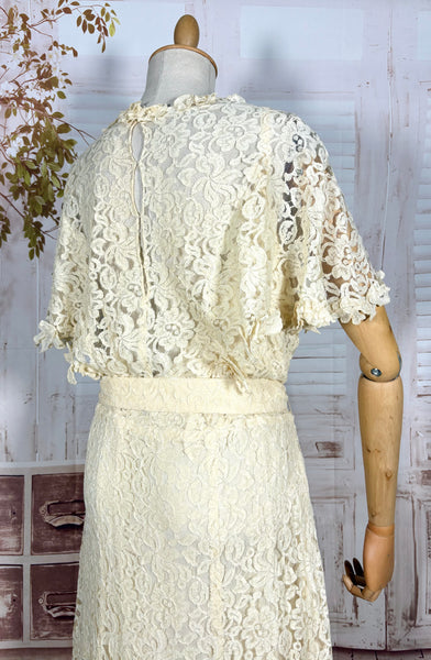 Stunning Late 1930s / Early 1940s Cream Lace Evening Gown