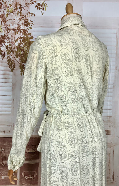 Original 1940s Vintage Cream Silk Novelty Print Dressing Gown Wedding Robe