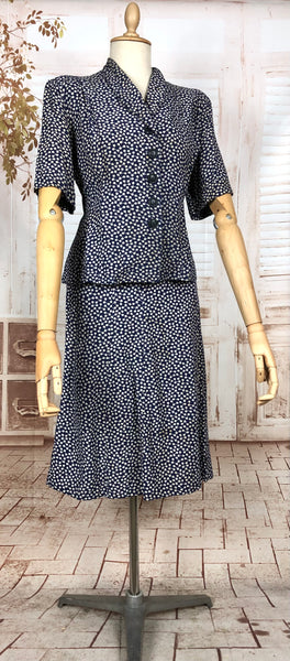 Original Early Late 1940s / Early 1940s Volup Vintage Blue And White Abstract Print Skirt Suit