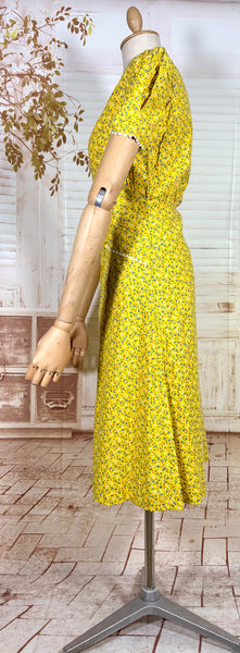 1940s Yellow Floral Zip Front Day Dress with Ric Rac Trim - Deadstock