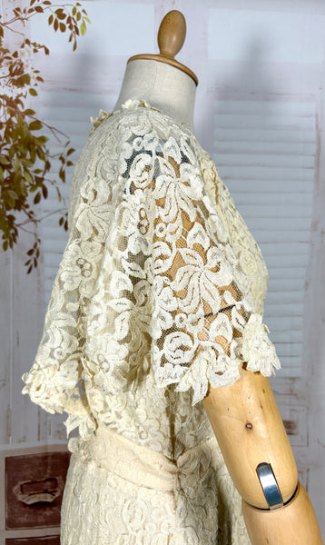 Stunning Late 1930s / Early 1940s Cream Lace Evening Gown