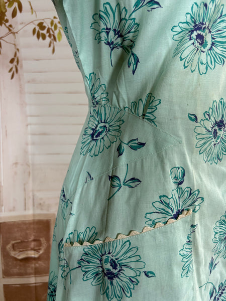 Late 1930s Early 1940s Volup Aqua Zip Front Day Dress