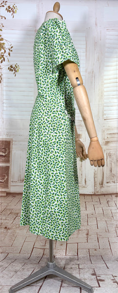 1940s Apple Green Floral Cotton Day Dress | Volup Zip Front House Dress