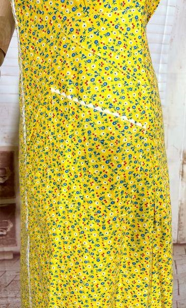 1940s Yellow Floral Zip Front Day Dress with Ric Rac Trim - Deadstock