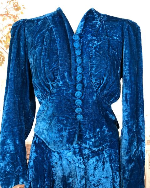 Luxurious Late 1930s / Early 1940s Vintage Royal Blue Crushed Velvet Suit