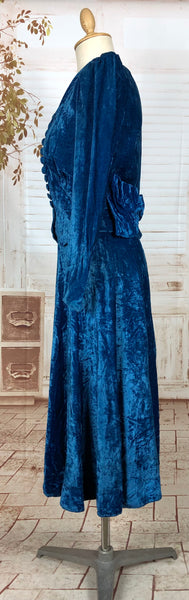 Luxurious Late 1930s / Early 1940s Vintage Royal Blue Crushed Velvet Suit