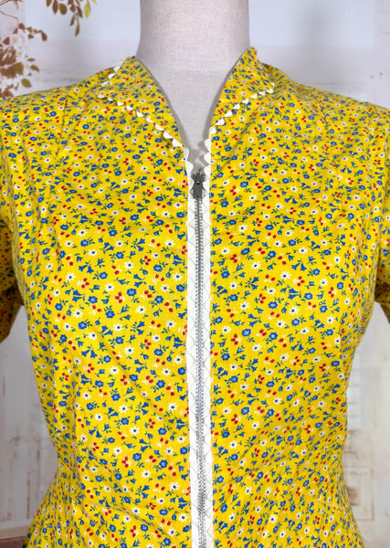 1940s Yellow Floral Zip Front Day Dress with Ric Rac Trim - Deadstock