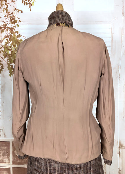 Beautiful 1940s Tweed Suit With V Pockets