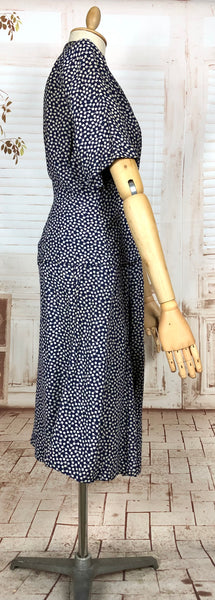 Original Early Late 1940s / Early 1940s Volup Vintage Blue And White Abstract Print Skirt Suit