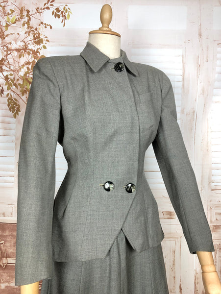 Super Strong Structured 1940s Suit With Statement Buttons