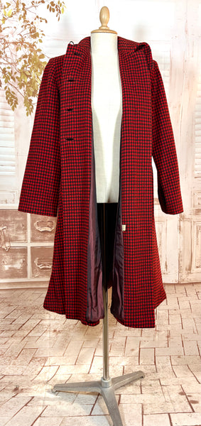 1940s Red & Black Checked Wool Swing Coat – Padded Shoulders, Oversized Collar