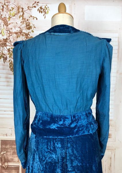 Luxurious Late 1930s / Early 1940s Vintage Royal Blue Crushed Velvet Suit