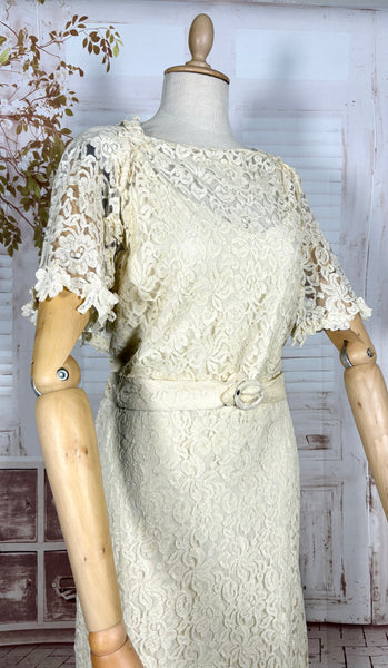 Stunning Late 1930s / Early 1940s Cream Lace Evening Gown