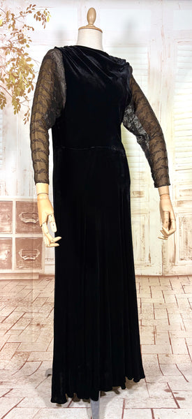 Luxurious 1930s Black Silk Velvet Evening Gown with Gold Lamé Chiffon Sleeves