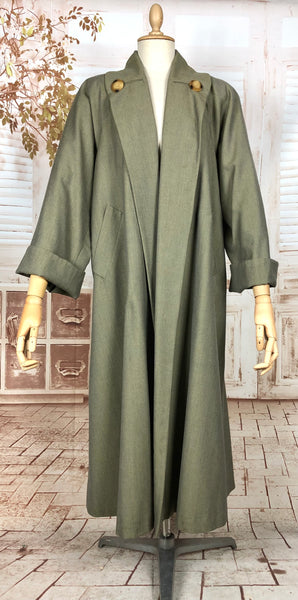 Fabulous Original 1940s Vintage Khaki Olive Green Volup Swing Coat By Hershelle Model