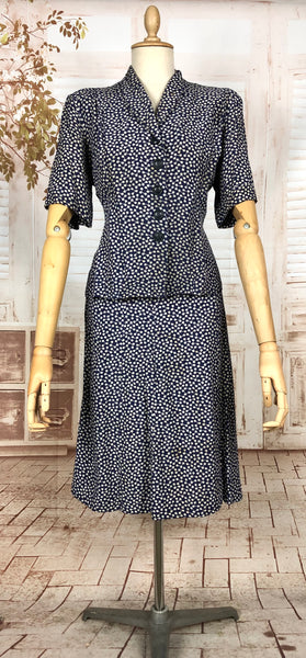 Original Early Late 1940s / Early 1940s Volup Vintage Blue And White Abstract Print Skirt Suit