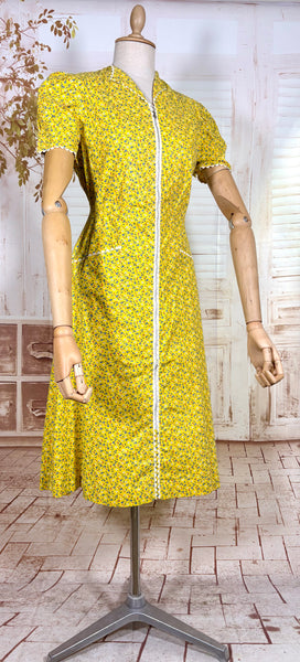 1940s Yellow Floral Zip Front Day Dress with Ric Rac Trim - Deadstock
