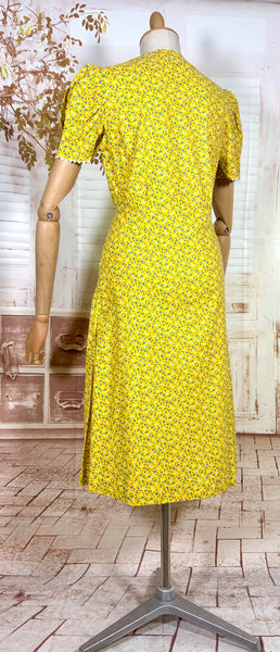 1940s Yellow Floral Zip Front Day Dress with Ric Rac Trim - Deadstock