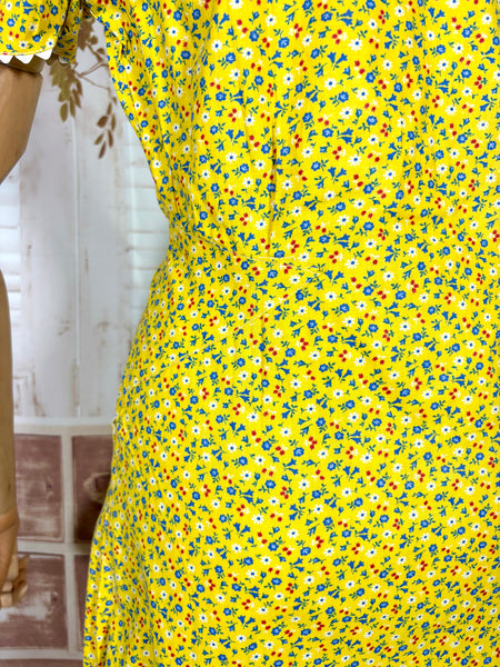 1940s Yellow Floral Zip Front Day Dress with Ric Rac Trim - Deadstock