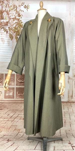 Fabulous Original 1940s Vintage Khaki Olive Green Volup Swing Coat By Hershelle Model