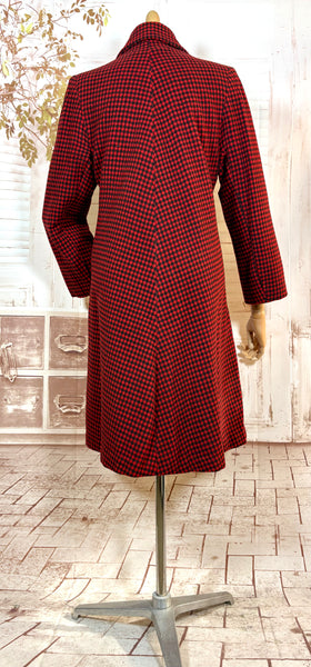 1940s Red & Black Checked Wool Swing Coat – Padded Shoulders, Oversized Collar
