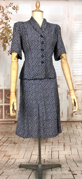 Original Early Late 1940s / Early 1940s Volup Vintage Blue And White Abstract Print Skirt Suit