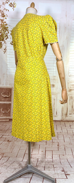 1940s Yellow Floral Zip Front Day Dress with Ric Rac Trim - Deadstock