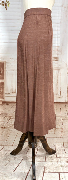 Lightweight 1940s Chocolate Brown Skirt Suit With Contrast Collar