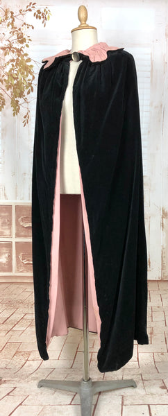 Wonderful 1930s Black And Pink Velvet Long Evening Cape With Scalloped Petal Collar