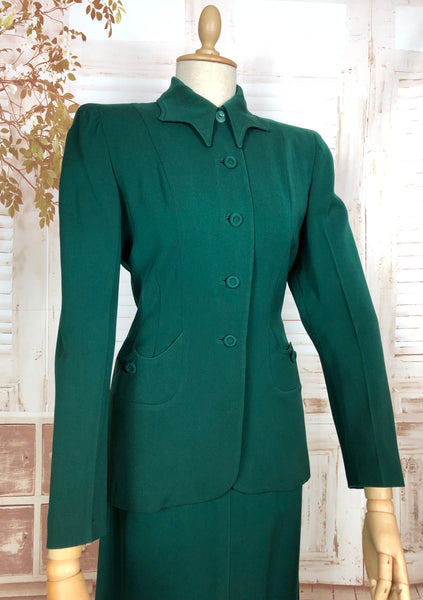 Exquisite Original 1940s Vintage Forest Green Suit With Amazing Bat Wing Collar By Forstmann