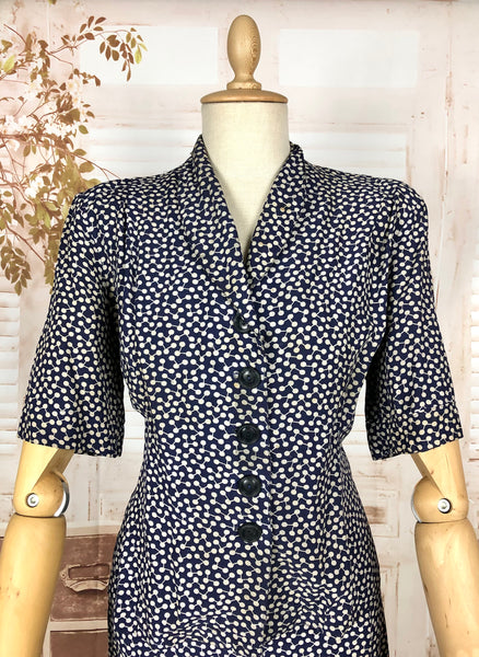 Original Early Late 1940s / Early 1940s Volup Vintage Blue And White Abstract Print Skirt Suit