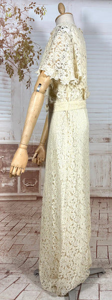 Stunning Late 1930s / Early 1940s Cream Lace Evening Gown