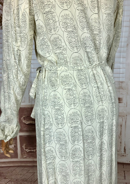 Original 1940s Vintage Cream Silk Novelty Print Dressing Gown Wedding Robe