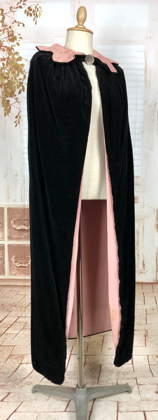 Wonderful 1930s Black And Pink Velvet Long Evening Cape With Scalloped Petal Collar