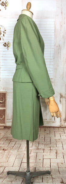 Wonderful Original Late 1940s / Early 1950s Vintage Spring Green Belt Back Suit