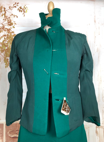 1940s Green Gabardine Suit with Scalloped Collar & Triple Button Details – Unlabelled Lilli Ann