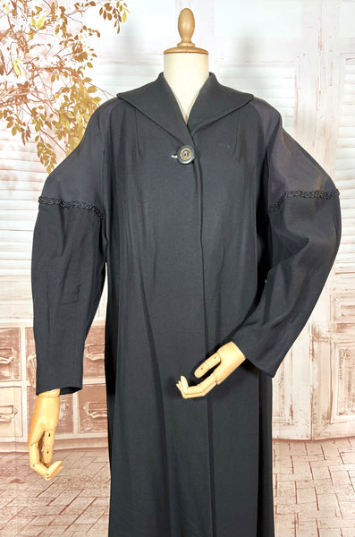 1940s Black Rayon Faille Volup Coat with Bishop Sleeves – Leslie Raymond, London