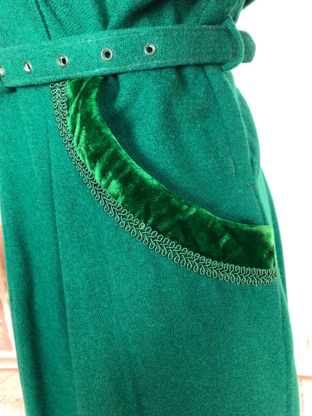 Stunning Emerald Green Volup Late 1940s / Early 1950s Wool Dress