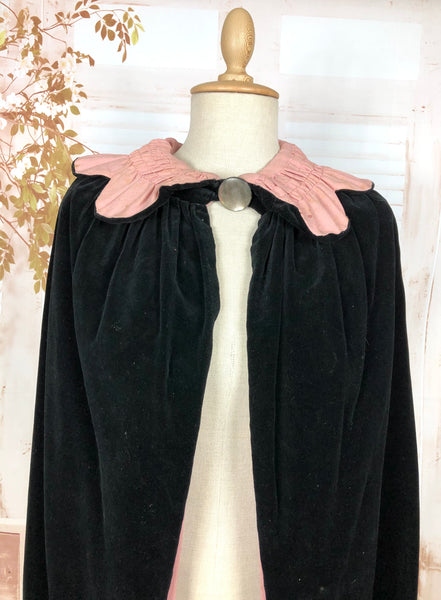 Wonderful 1930s Black And Pink Velvet Long Evening Cape With Scalloped Petal Collar